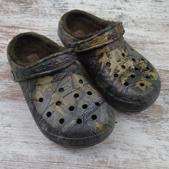 camo crocs with fur